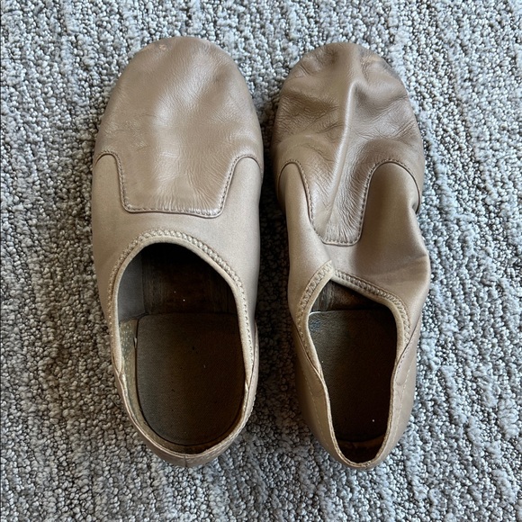 Capezio Tan Jazz Shoes Women’s size 8M - Picture 1 of 5